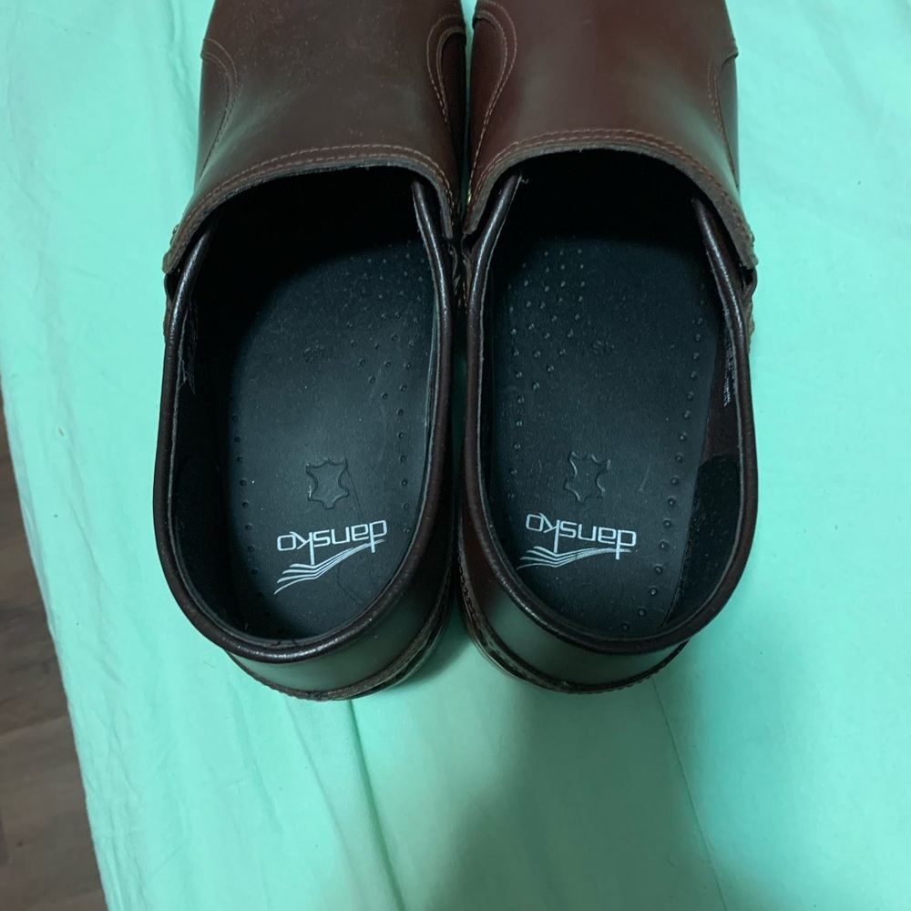 This is brand new without tage is very good size43